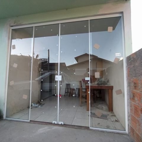 Fechamento de garagem com portas de vidro