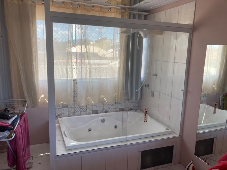 Box de vidro instalado pela Floripa Sul Glass