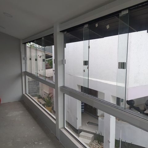 Sacada envidraçada em apartamento